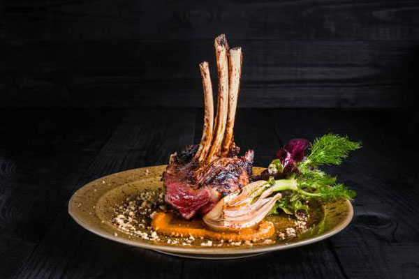 Harmony is the most important factor when decorating dishes